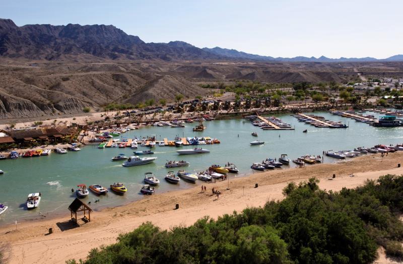 Pirate Cove Resort & Marina Needles Exteriér fotografie