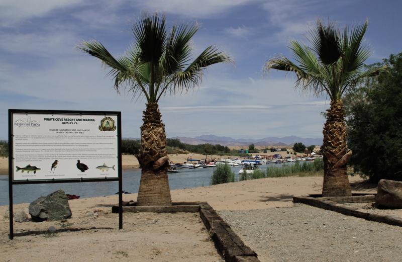 Pirate Cove Resort & Marina Needles Exteriér fotografie